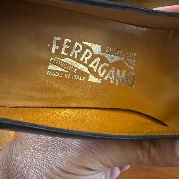 Salvatore Ferragamo Black Leather Pumps With Gold Buckles Size 7.5 - Picture 9 of 10